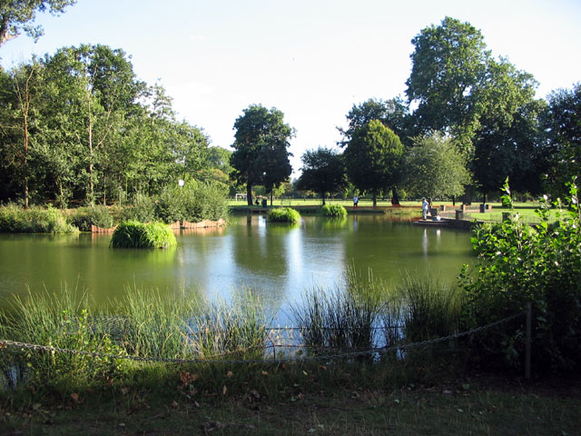 Victoria_park_bathing_pond