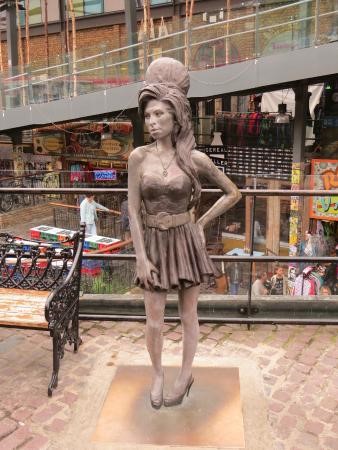 Estatua de Amy en Camden, Londres