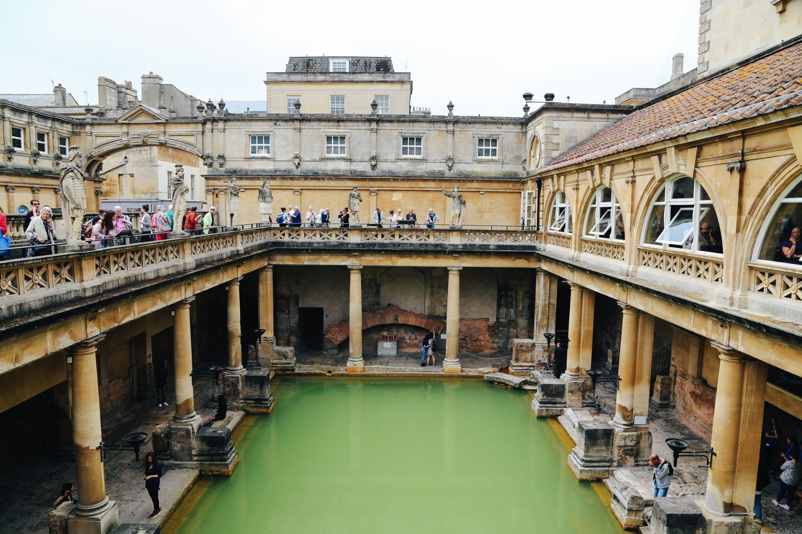 Bath. Bath England City. Roman Baths England. Римские бани в Лондоне. Bath Town in England.